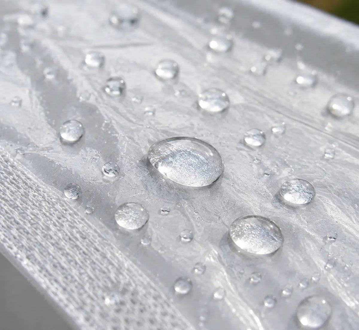 🌧️ 重型透明防水布帘 – 带加固扣眼的耐用户外罩布 💪